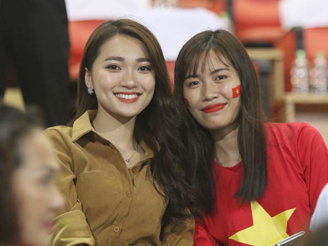 Dàn bạn gái hot girl của ĐT Việt Nam ”sáng rực” ở sân Mỹ Đình