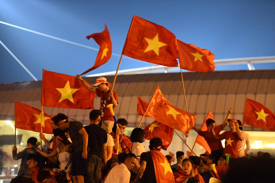 Việt Nam vào chung kết, triệu trái tim “bùng nổ” - 10