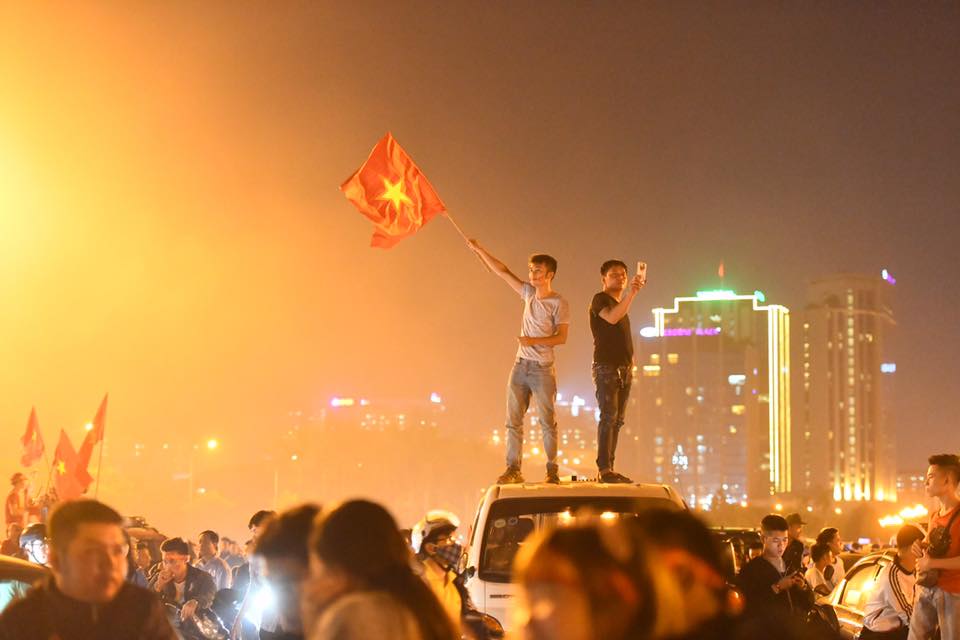 Việt Nam vào chung kết, triệu trái tim “bùng nổ” - 9