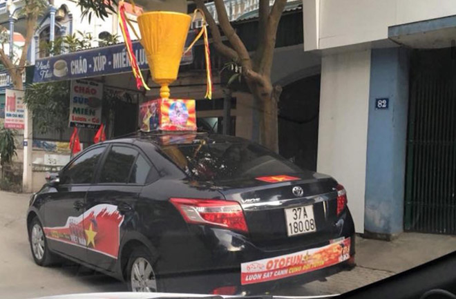 Fan cuồng đội phủ kín xế yêu bằng hình tuyển Việt Nam, mơ vô địch AFF Cup - 8