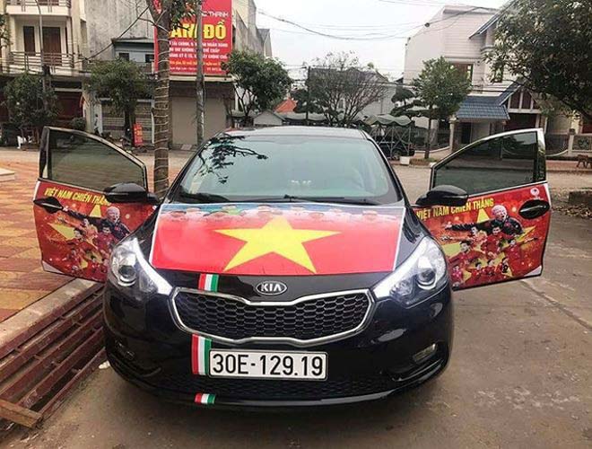 Fan cuồng đội phủ kín xế yêu bằng hình tuyển Việt Nam, mơ vô địch AFF Cup - 11