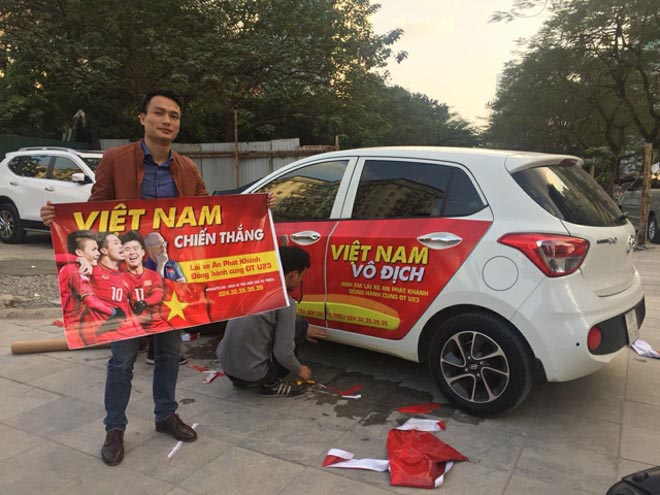 Fan cuồng đội phủ kín xế yêu bằng hình tuyển Việt Nam, mơ vô địch AFF Cup - 13