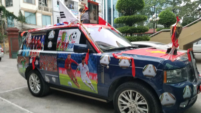 Fan cuồng đội phủ kín xế yêu bằng hình tuyển Việt Nam, mơ vô địch AFF Cup - 3