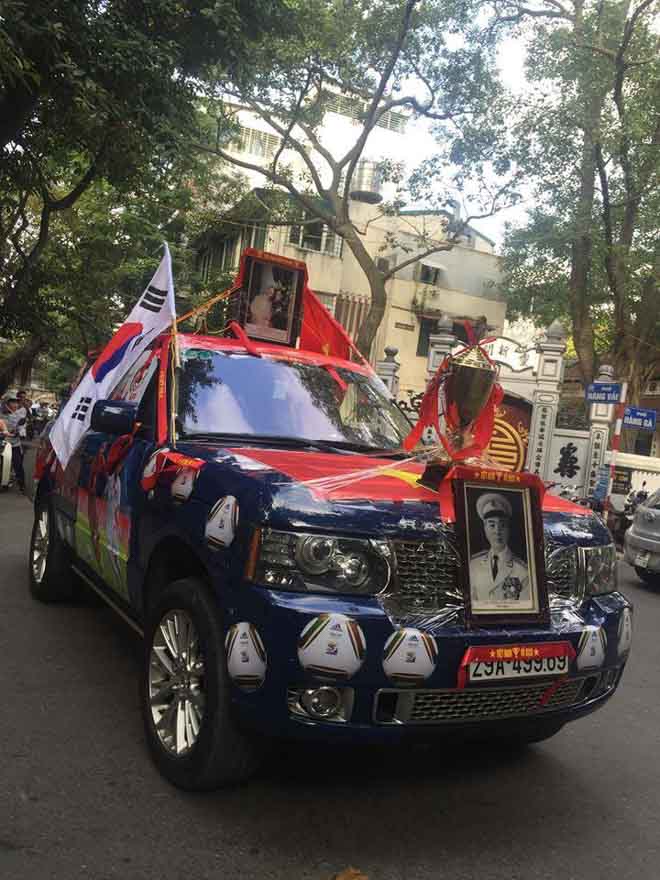 Fan cuồng đội phủ kín xế yêu bằng hình tuyển Việt Nam, mơ vô địch AFF Cup - 4