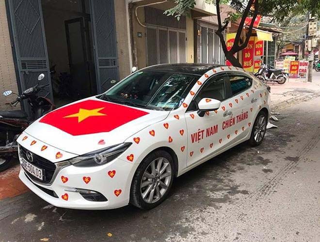 Fan cuồng đội phủ kín xế yêu bằng hình tuyển Việt Nam, mơ vô địch AFF Cup - 6