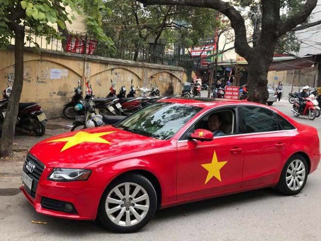 Fan cuồng đội phủ kín xế yêu bằng hình tuyển Việt Nam, mơ vô địch AFF Cup - 7