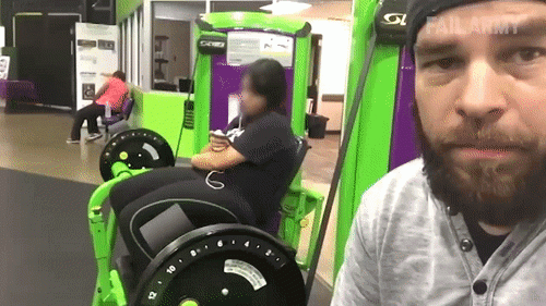 Bắt gặp khoảnh khắc "oái oăm" trong phòng tập gym - 7