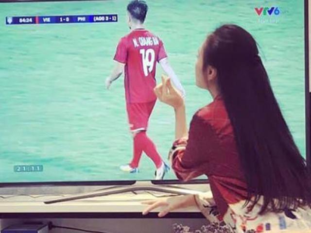 Đời sống Showbiz - Quỳnh búp bê "thả thính" Quang Hải khi Việt Nam thắng Philippines