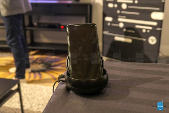 NÓNG: Samsung bất ngờ lộ ảnh smartphone 5G - 1