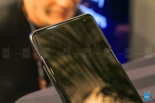 NÓNG: Samsung bất ngờ lộ ảnh smartphone 5G - 3