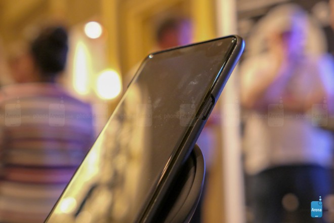 NÓNG: Samsung bất ngờ lộ ảnh smartphone 5G - 6