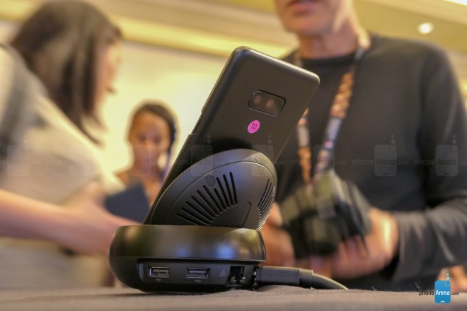 NÓNG: Samsung bất ngờ lộ ảnh smartphone 5G - 4