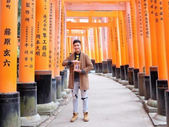 Bạn trẻ - Cuộc sống - Chân dung chàng trai mồ côi đưa di ảnh ba mẹ đi khắp thế gian