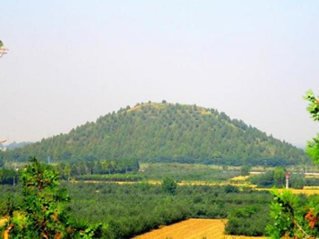 Phi thường - kỳ quặc - Hé lộ bí mật phong thủy trong "kim tự tháp" ở Trung Quốc