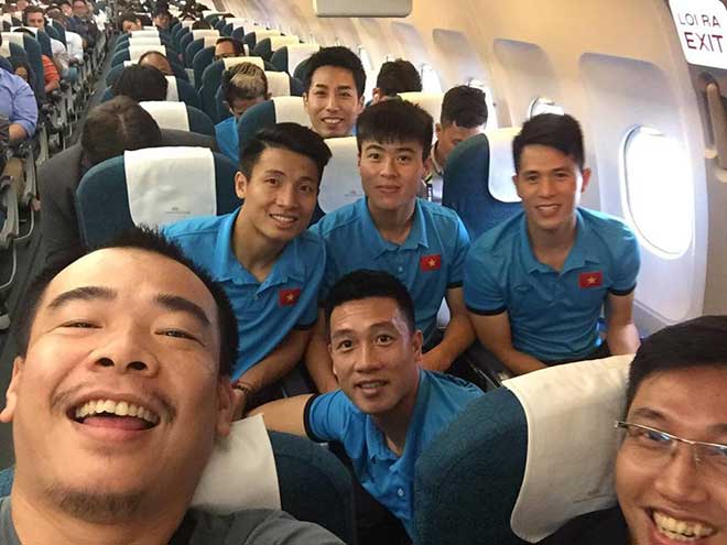 ĐT Việt Nam đã tới Malaysia: Công Phượng rạng rỡ chờ đá chung kết - 2