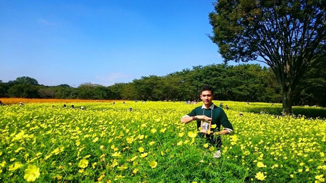 Chân dung chàng trai mồ côi đưa di ảnh ba mẹ đi khắp thế gian - 4