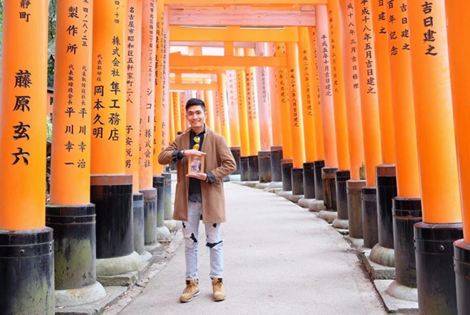 Chân dung chàng trai mồ côi đưa di ảnh ba mẹ đi khắp thế gian - 8