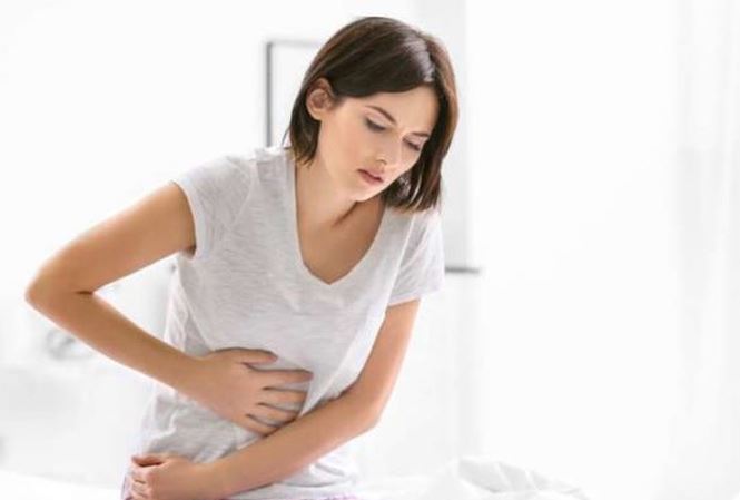 Có những dấu hiệu này hằng ngày, đi khám ung thư đại tràng ngay - 1