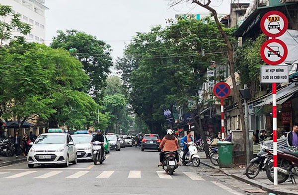 Lại tranh cãi việc &#34;quản&#34; Grab, Uber và taxi truyền thống - 2