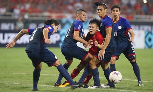 Thay nhau ‘chặt chém’, Philippines vẫn bất lực trước Quang Hải - 1