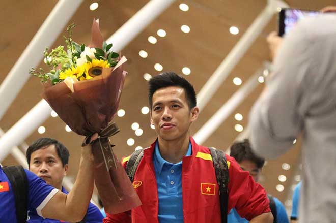 ĐT Việt Nam đã tới Malaysia: Công Phượng rạng rỡ chờ đá chung kết - 9