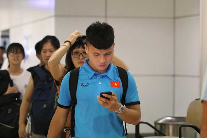 ĐT Việt Nam đã tới Malaysia: Công Phượng rạng rỡ chờ đá chung kết - 13