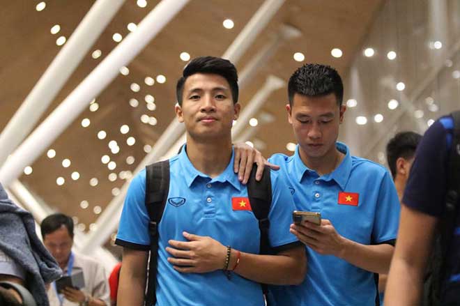 ĐT Việt Nam đã tới Malaysia: Công Phượng rạng rỡ chờ đá chung kết - 12