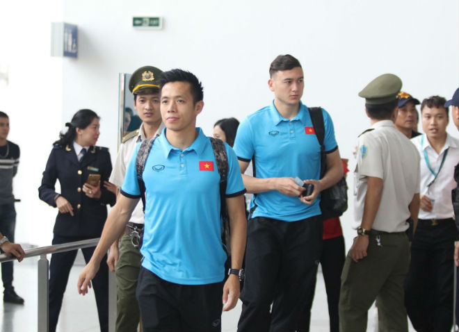 ĐT Việt Nam đã tới Malaysia: Công Phượng rạng rỡ chờ đá chung kết - 7