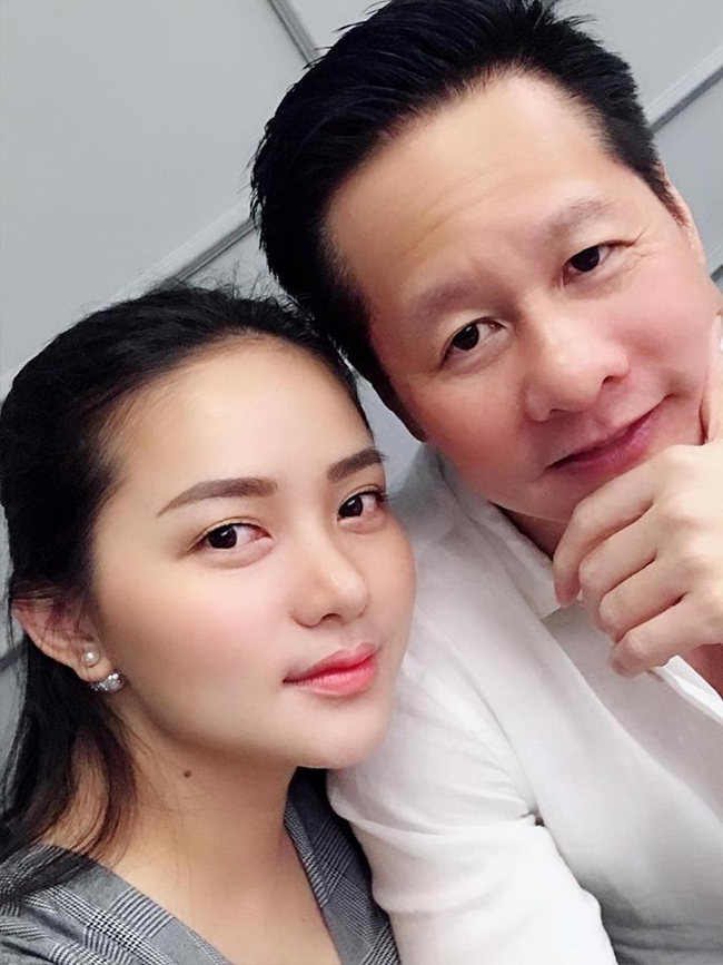 Cô được ông xã đại gia hết mực chiều chuộng. Trên trang cá nhân, Phan Như Thảo thường xuyên chia sẻ hình ảnh tình tứ của hai vợ chồng. Nhiều khán giả nhận xét cô đẹp, quyến rũ và sắc sảo hơn sau khi làm mẹ.