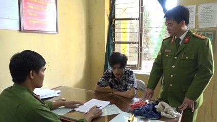 Chân dung đối tượng "ngáo đá" khống chế bé gái 3 tuổi lôi vào nhà tắm - 2