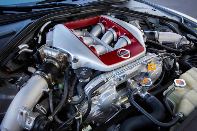 Nissan giới thiệu "xế đua" GT-R 2019, đi kèm giá bán 2,2 tỷ đồng - 7