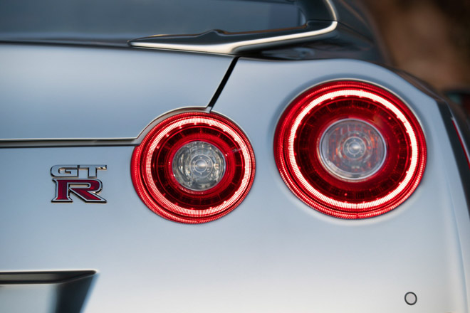 Nissan giới thiệu "xế đua" GT-R 2019, đi kèm giá bán 2,2 tỷ đồng - 14