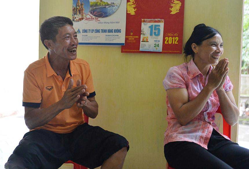 Đẹp "thần thái" xem con đá bóng, mẹ Văn Hậu gây chú ý vì chi tiết này - 5