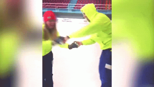 Những cái kết khó đỡ của các cặp đôi hài hước - 9