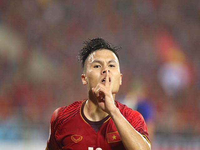 Bóng đá - SAO đại chiến AFF Cup: Văn Hậu bất ngờ vượt Quang Hải, áp đảo Talaha