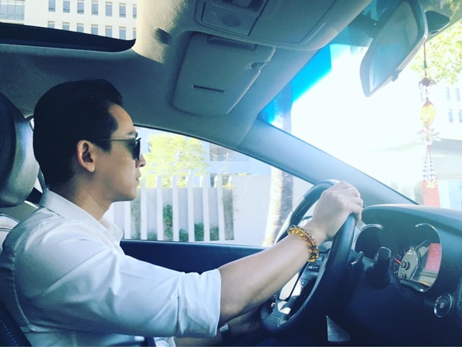 Hứa Vĩ Văn chia sẻ, anh cảm thấy cuộc sống một mình rất thoải mái.
