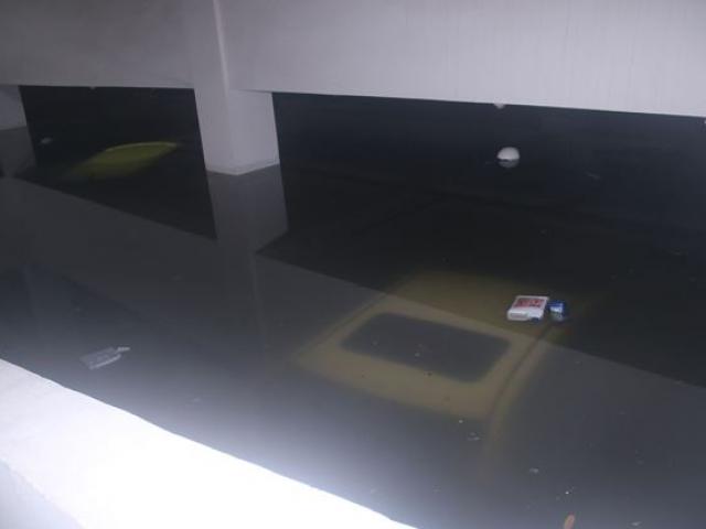 Xế hộp BMW, Range Rover chìm trong hầm, ngập trên đường Đà Nẵng