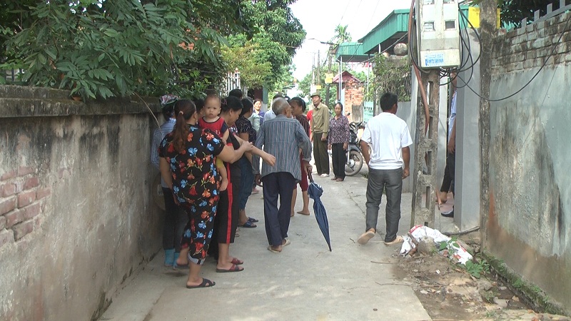 Vụ con gái ôm chặt mẹ tự thiêu: Hàng xóm kể lại phút chứng kiến 2 ngọn đuốc sống - 1