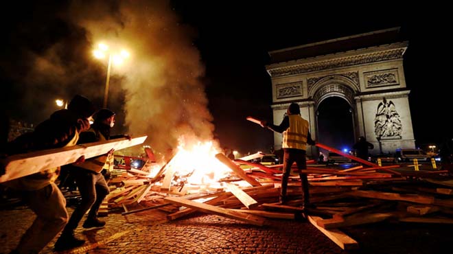 VIDEO: Bạo lực khắp cả nước, Pháp bắt giữ 1.400 người - 1