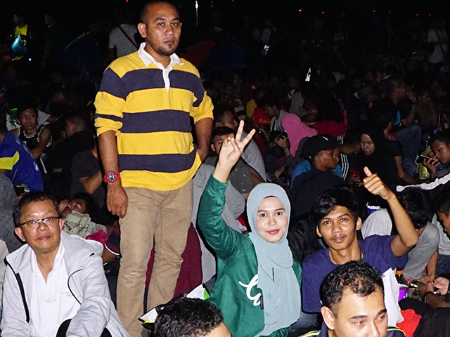 Bóng đá - Vạn CĐV Malaysia trắng đêm "săn" vé xem ĐT Việt Nam đá chung kết