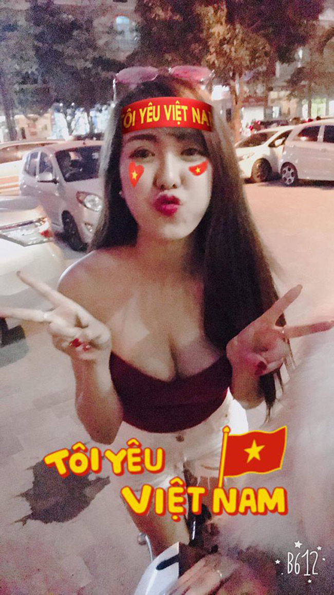 Hot girl Mai Thỏ cũng là một trong những fan cuồng nhiệt của đội tuyển Việt Nam, nhất là Quang Hải. Cô còn từng hứa sẽ hôn những ai tên Hải, Thanh, Dũng, Trường khi tuyển U23 lập chiến tích ở giải Châu Á.