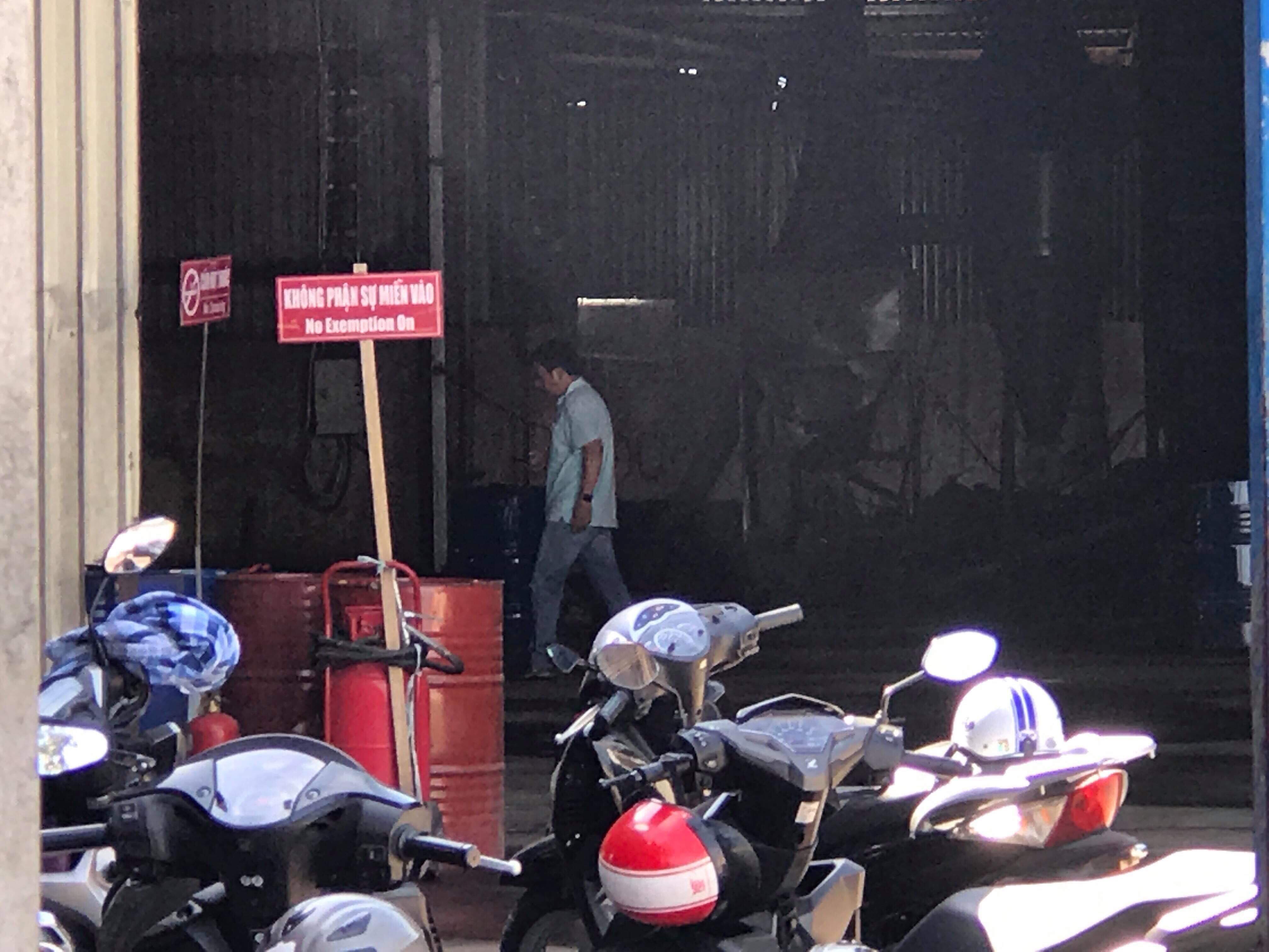 Lãnh đạo địa phương trả lời đầy bất ngờ về điểm sang chiết xăng dầu chết người - 1