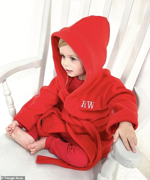 Đây là cách cậu bé 1 tuổi giúp bố mẹ kiếm được rất nhiều tiền - 2