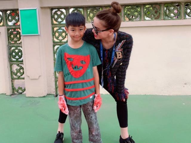 Đời sống Showbiz - Cường Đô la tự hào khoe con trai làm người mẫu thời trang cực chuyên nghiệp