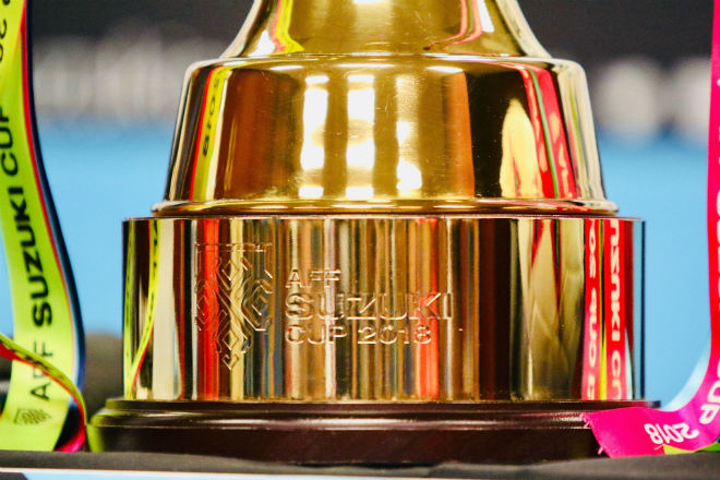 Cúp vàng AFF xuất hiện đẹp lung linh: HLV Park Hang Seo ngắm say mê - 7