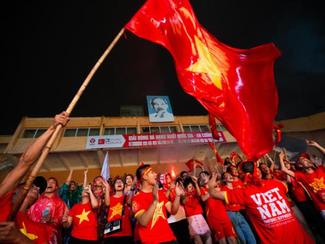 Bóng đá - Chung kết Malaysia – Việt Nam: Fan Hải Phòng "nhuộm đỏ" Lạch Tray