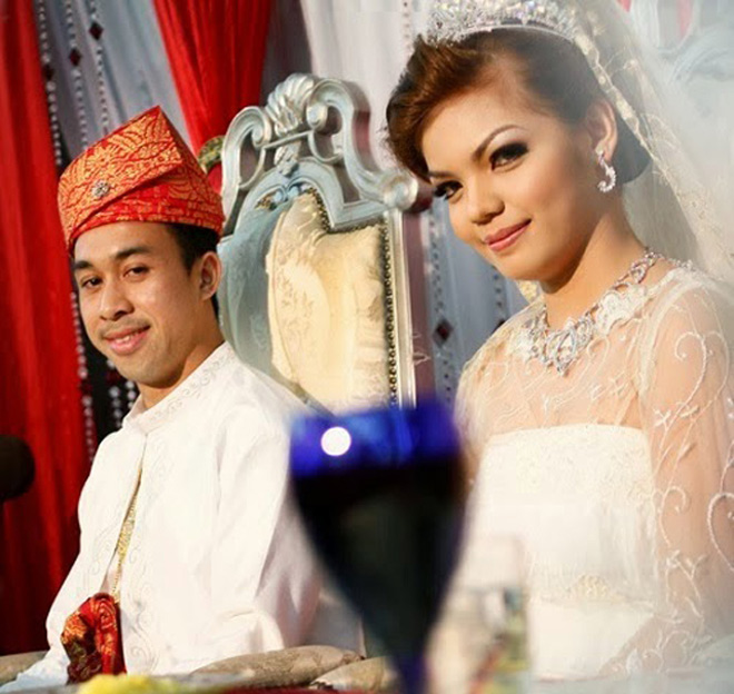 Cô vợ "siêu tiền đạo" Malaysia từng chửi mắng bảo vệ có quá khứ bất hảo - 8