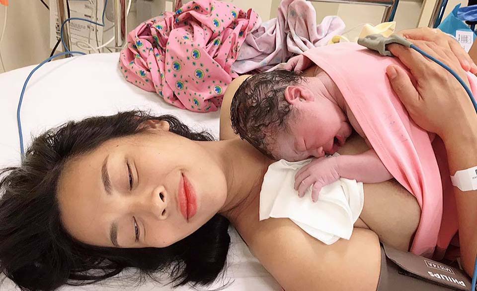 Quốc Nghiệp vào tận phòng sinh đón con gái chào đời sau lập kỷ lục Guiness thế giới - 2