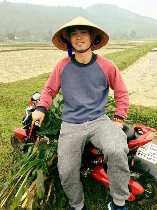 Dũng mãnh trên sân cỏ nhưng ngoài đời Công Phượng lại “cute lạc lối” - 11