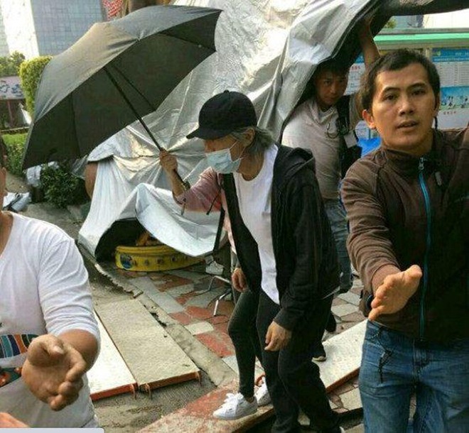 Chỉ xuất hiện 5 giây, Châu Tinh Trì vẫn khiến dân mạng bình luận không ngớt - 5